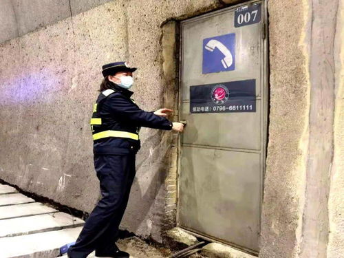 江西路政衛(wèi)士李劼 守道護(hù)路保暢通 服務(wù)群眾護(hù)平安